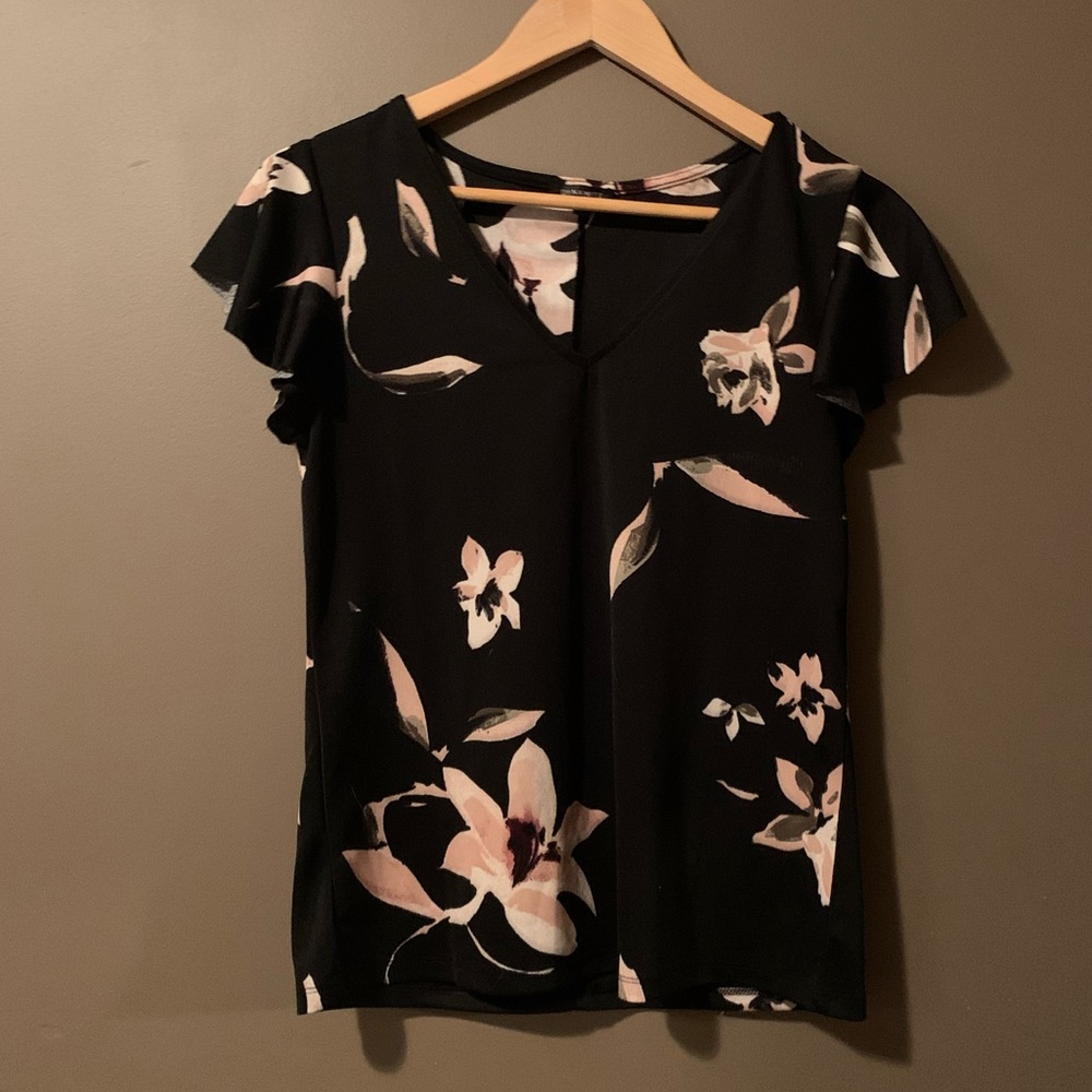 3 for $20! Dynamite floral v neck tee